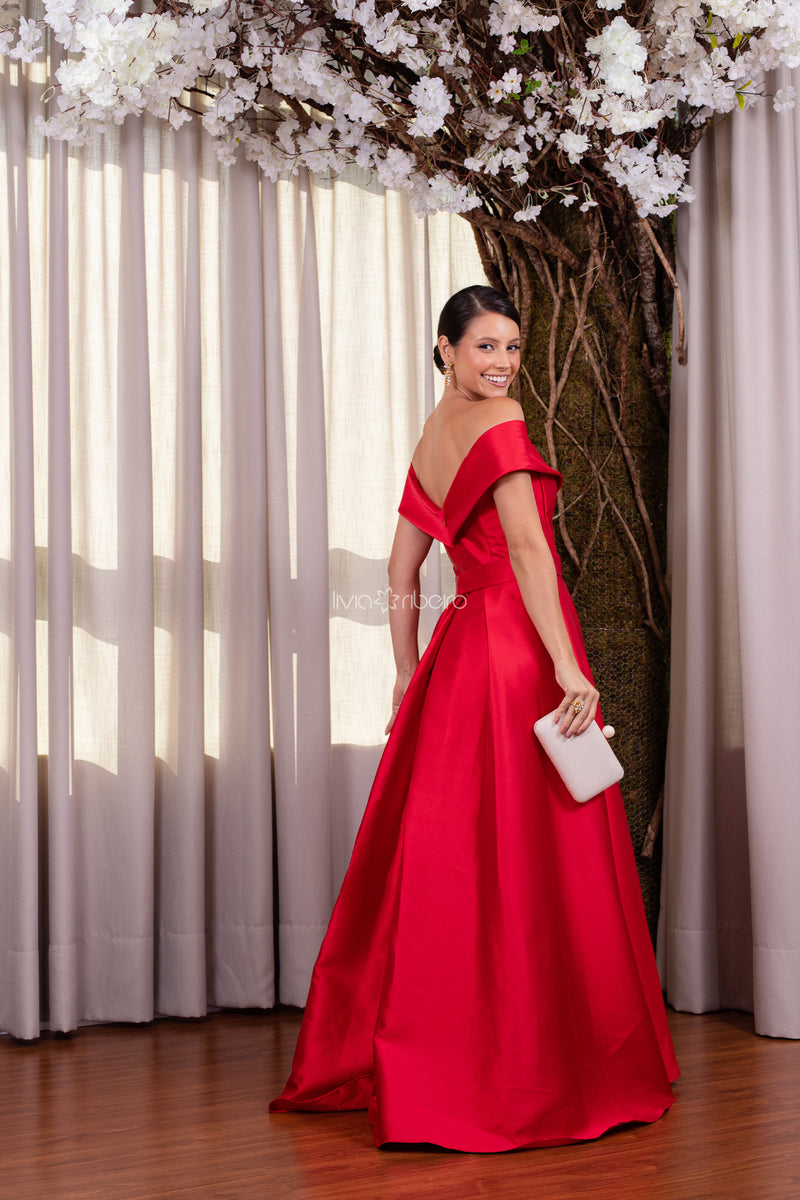 Vestido Lívia Ribeiro em alfaiataria com decote ombro a ombro (Disponí
