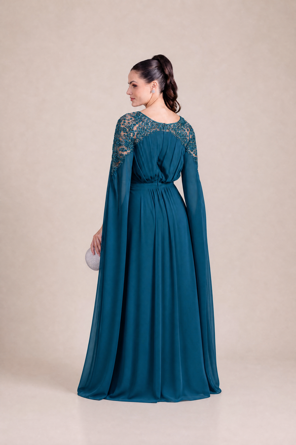Vestido Azul Petróleo em Crepe com Toque de Seda e Manga Capa Bordada