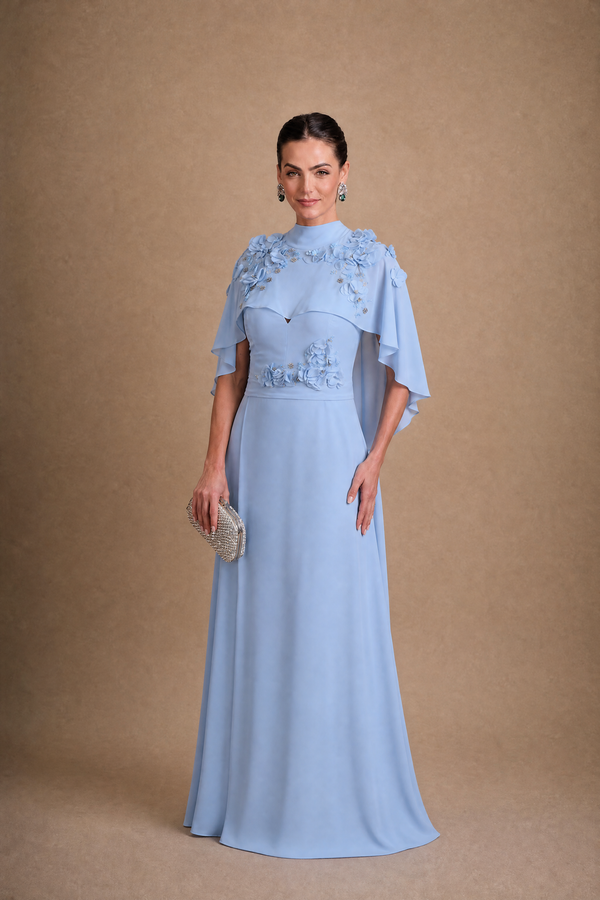 Vestido Azul Serenity com Capa, Gola Alta e Bordados 3D