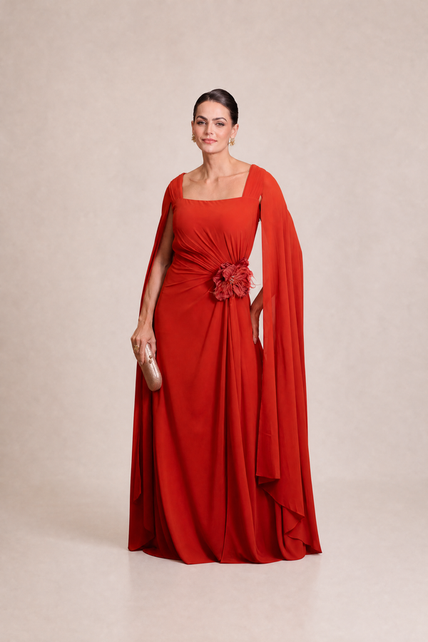 Vestido Vermelho em Crepe com Toque de Seda, Capa e Flor Removível