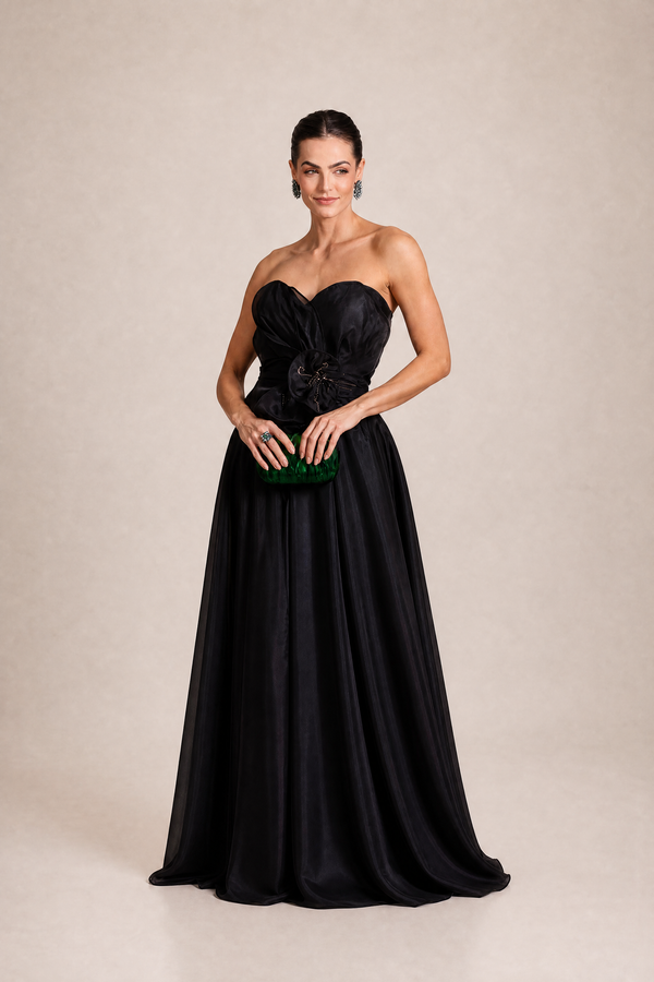 Vestido Preto em Organza de Seda Tomara que Caia com Flor Aplicada