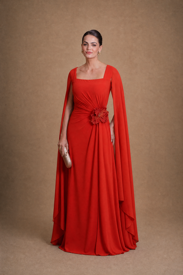 Vestido Vermelho em Crepe com Toque de Seda, Capa e Flor Removível