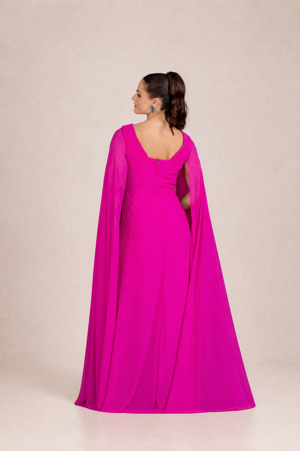 Vestido Fúcsia em Crepe com Toque de Seda, Capa e Flor Removível