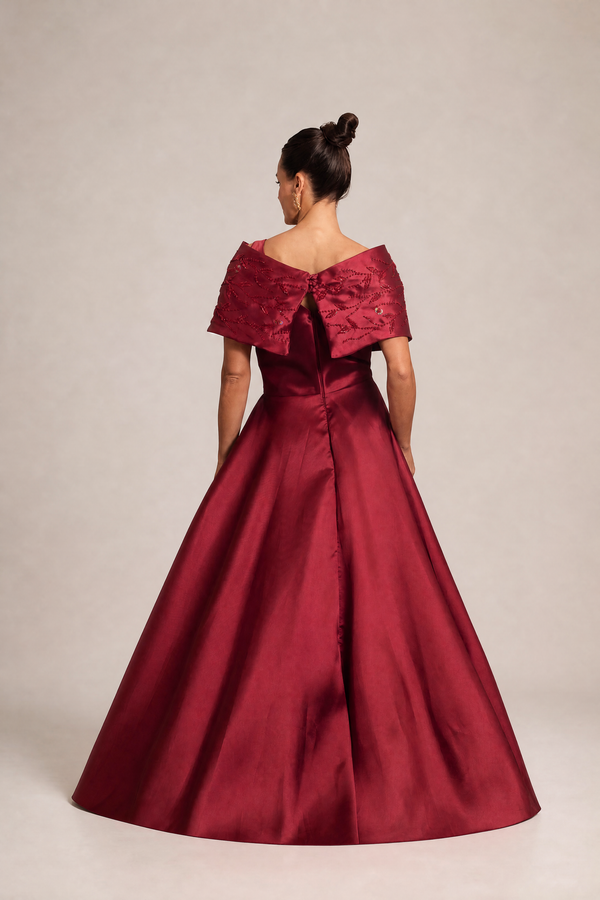 Vestido Marsala em Zibeline com Capa Removível Bordada