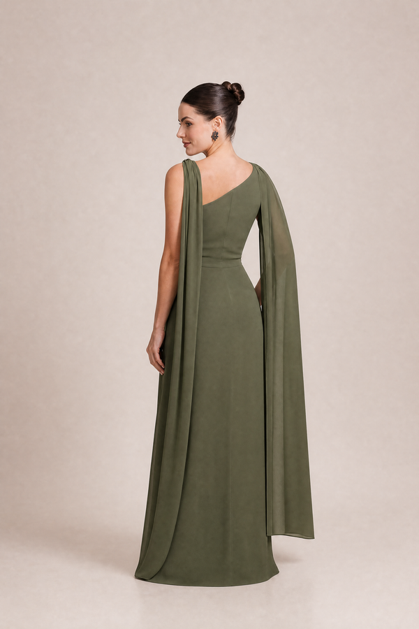 Vestido Verde Oliva em Crepe com Toque de Seda, Capa e Cintura Bordada