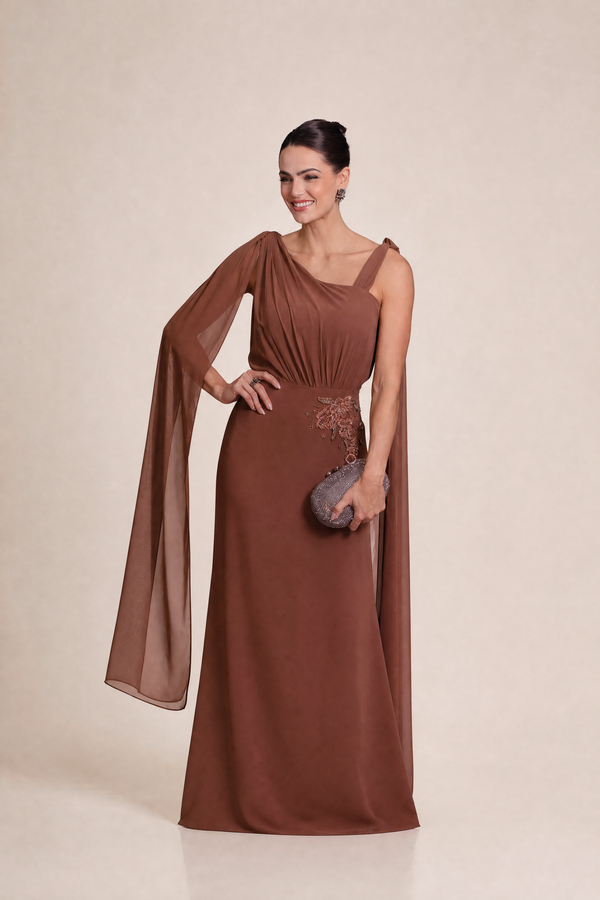Vestido Marrom Chocolate em Crepe com Toque de Seda, Capa e Cintura Bordada