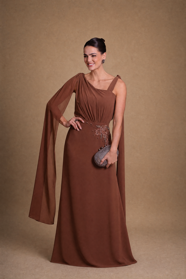 Vestido Marrom Chocolate em Crepe com Toque de Seda, Capa e Cintura Bordada