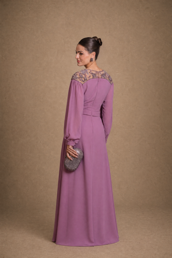 Vestido Lavanda em Crepe com Toque de Seda, Mangas Longas e Decote Bordado