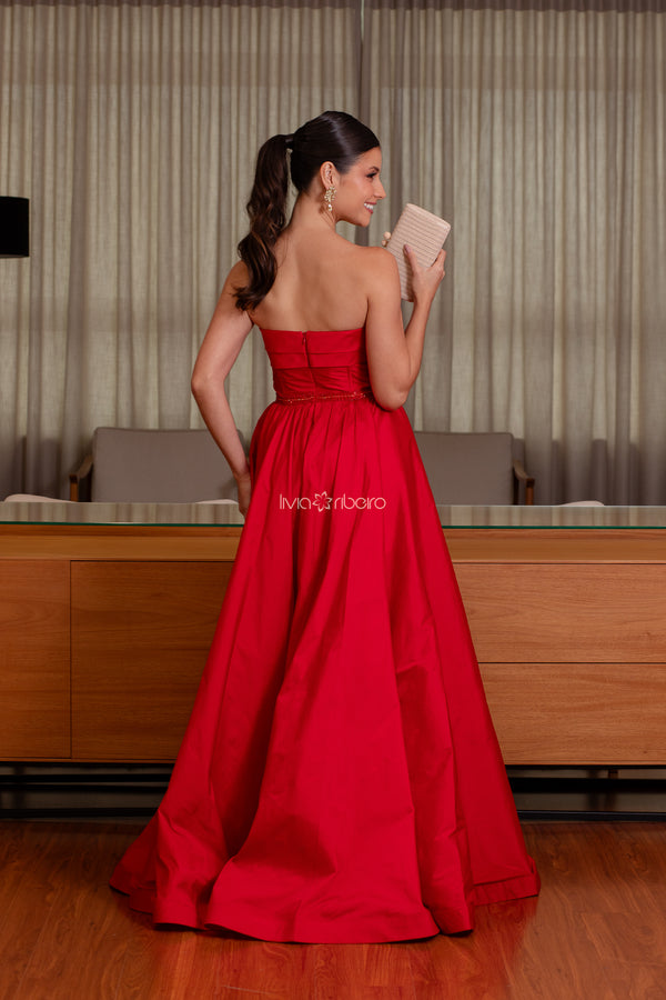 Vestido tomara que caia em tafetá com flor na cintura