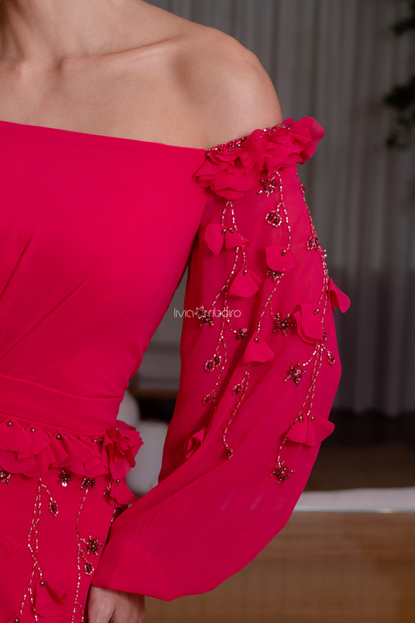 Vestido longo ombro a ombro  amarelo com bordado em pétalas e pedraria
