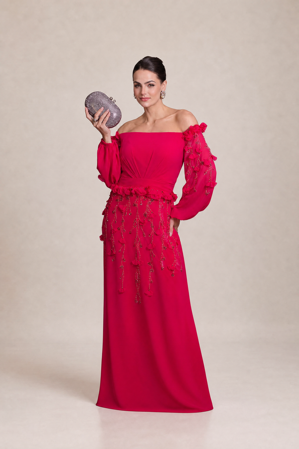 Vestido Vermelho Ombro a Ombro com Flores, Pedrarias e Mangas Longas