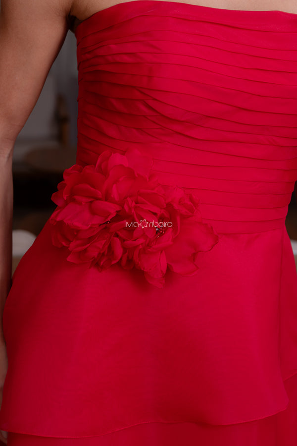 Vestido tomara que caia em organza babados com aplicação em flor na cintura