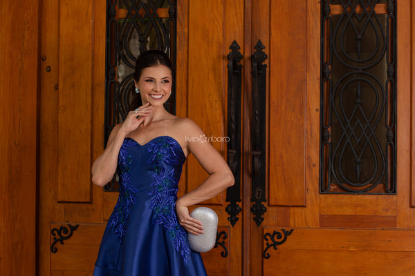 Vestido em zibeline com camadas tomara que caia bordado