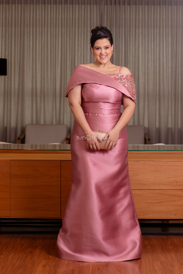 Vestido Lívia Ribeiro em alfaiataria corte reto com bolero bordado removível