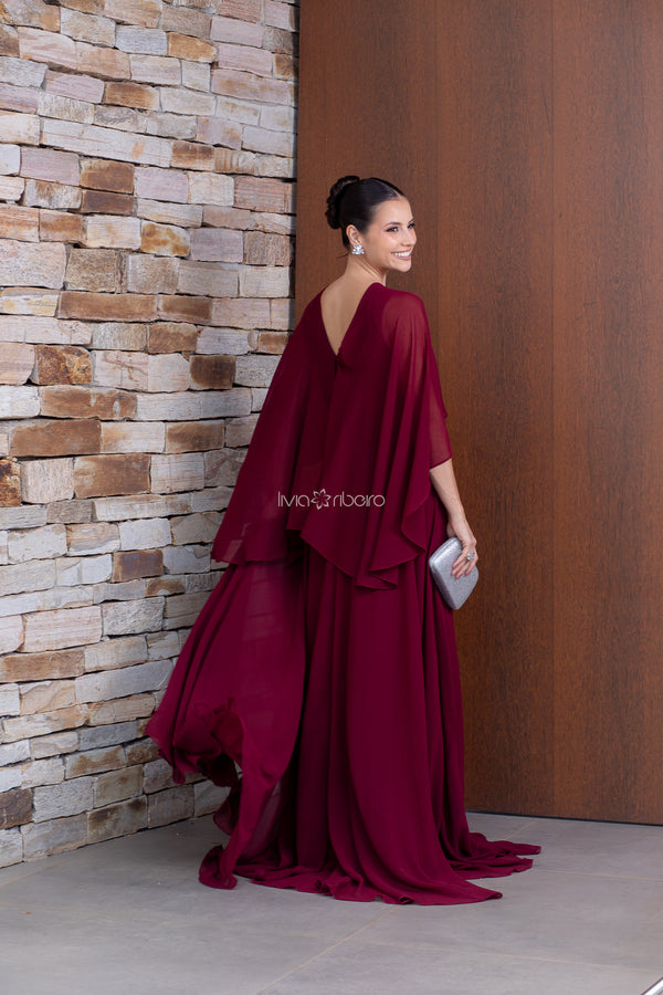 Vestido Lívia Ribeiro em crepe de seda com manga capa e bordado cintura