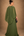 Vestido verde oliva em crepe com toque de seda com gola canoa e cinto na cintura