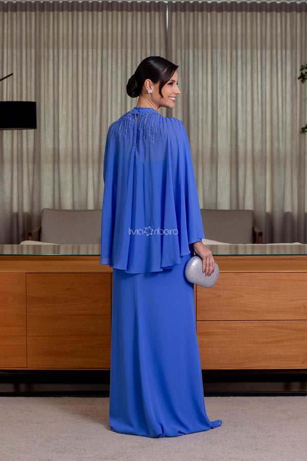 Vestido com bordado no decote descendo pelo busto e mangas fluidas