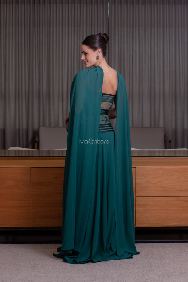 Vestido um ombro  corpo fitado com bordado e capa  | Lívia Ribeiro