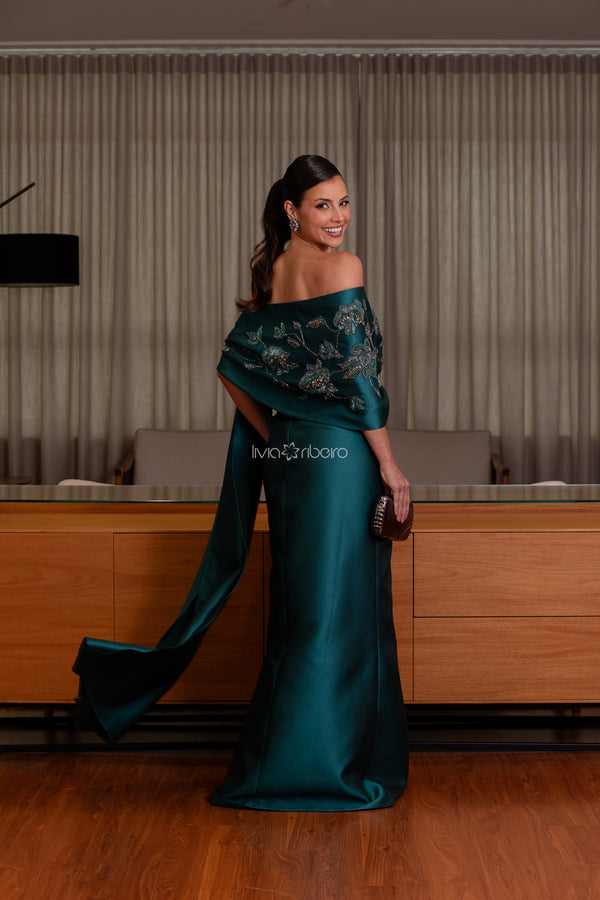 Vestido Lívia Ribeiro em alfaiataria com capa removível