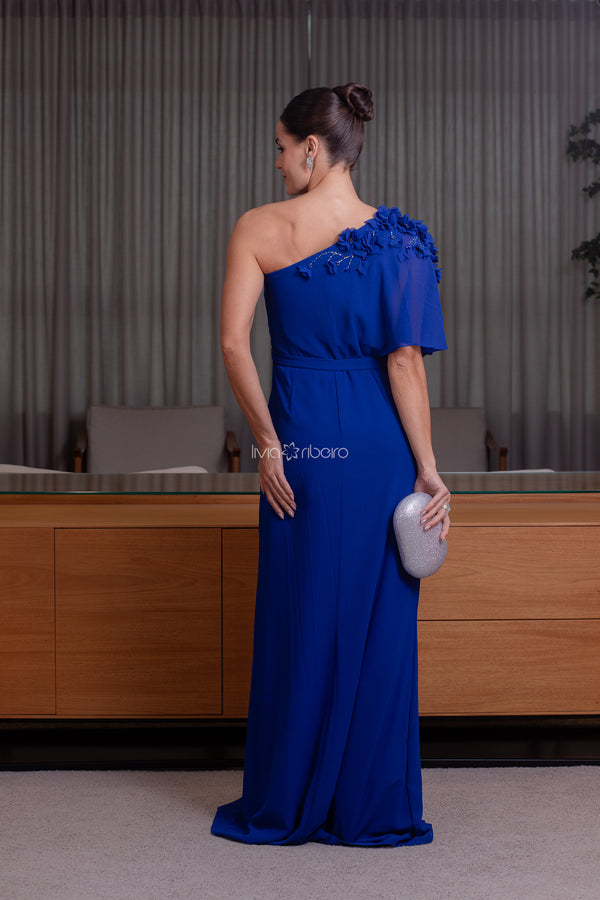 Vestido um ombro com detalhes em flores com bordado
