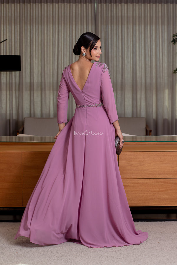 Vestido manga 7/8 com bordado no punho, cintura e ombro