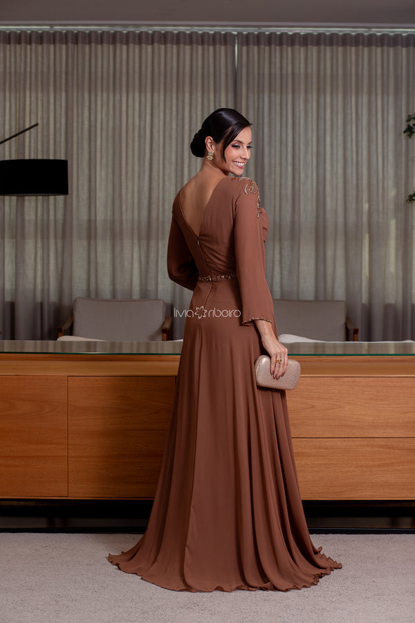 Vestido manga 7/8 com bordado no punho, cintura e ombro