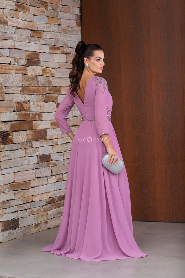 Vestido manga 7/8 com bordado no punho, cintura e ombro