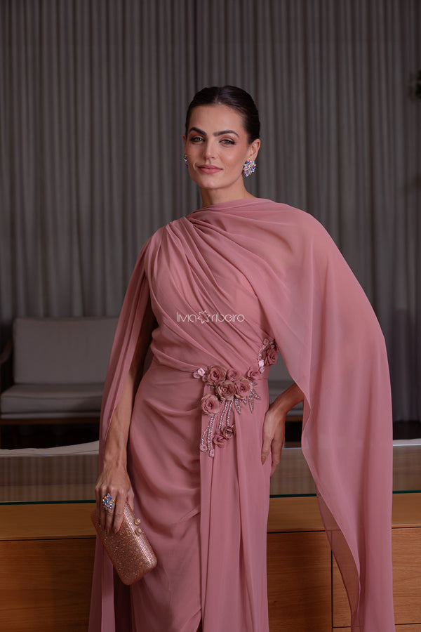 Vestido Lívia Ribeiro um ombro busto drapeado e flores na cintura