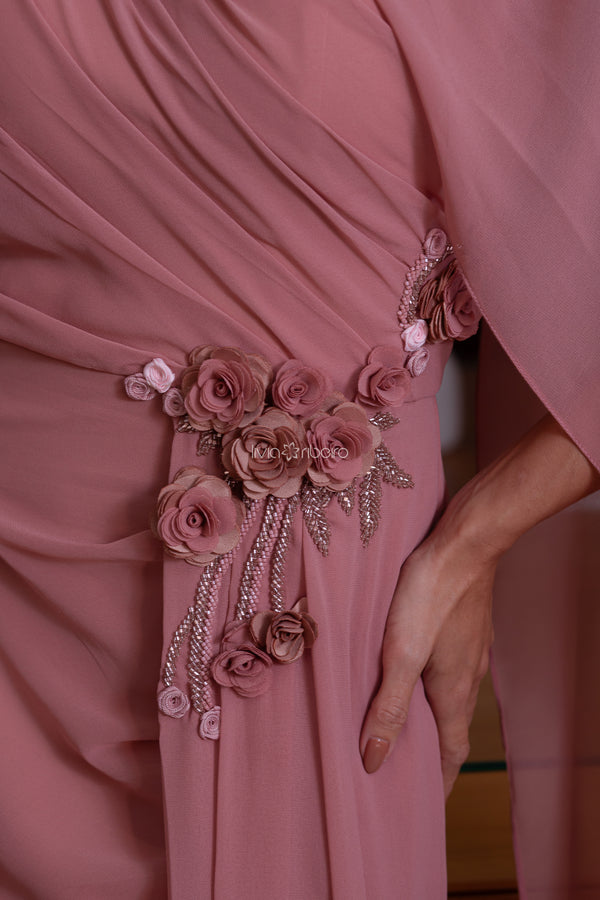 Vestido Lívia Ribeiro um ombro busto drapeado e flores na cintura