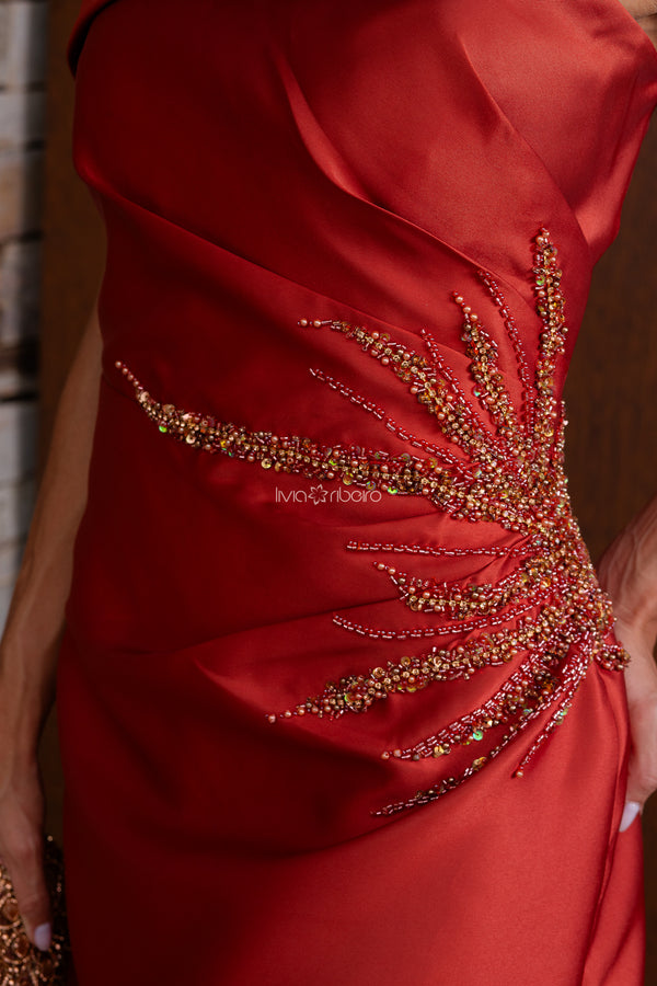 Vestido em alfaiataria um ombro só com detalhe em laço bordado