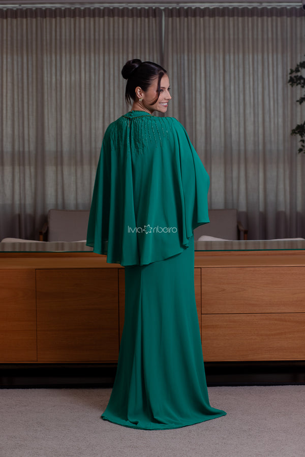 Vestido com bordado tipo raio no decote descendo pelo busto e mangas fluidas