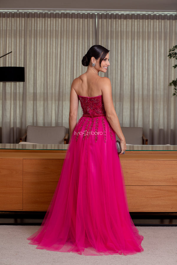 Vestido em tule francês tomara que caia com bordado