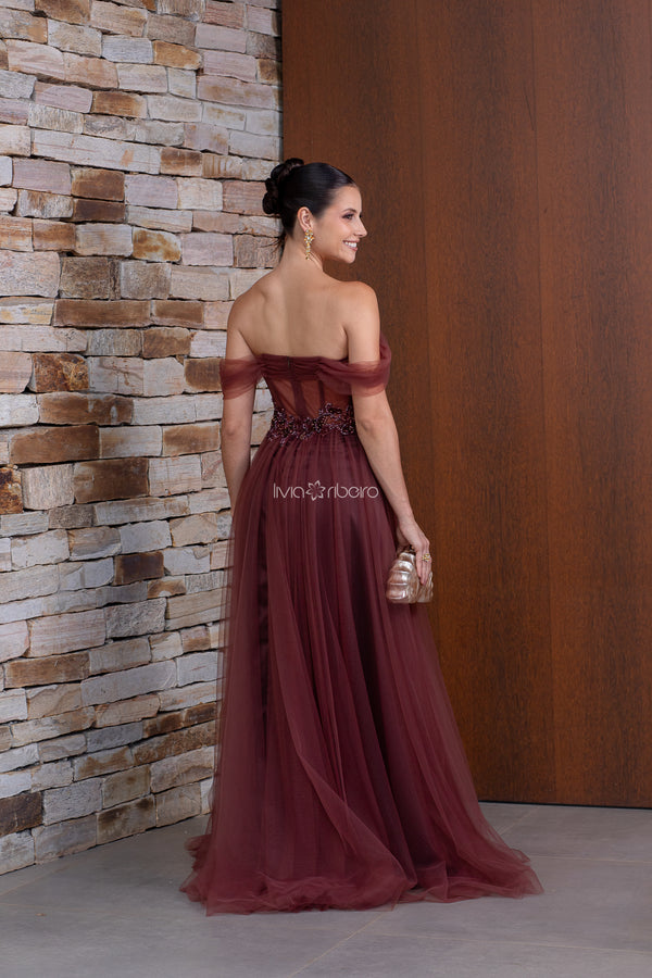 Vestido Lívia Ribeiro em tule francês ombro a ombro com bordado