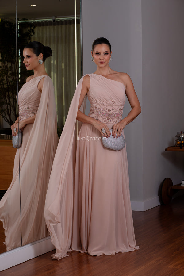 Vestido Lívia Ribeiro um ombro com capa e bordado na cintura