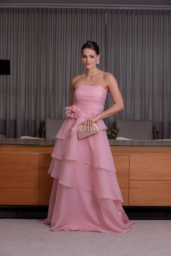 Vestido tomara que caia em organza babados com aplicação em flor na cintura