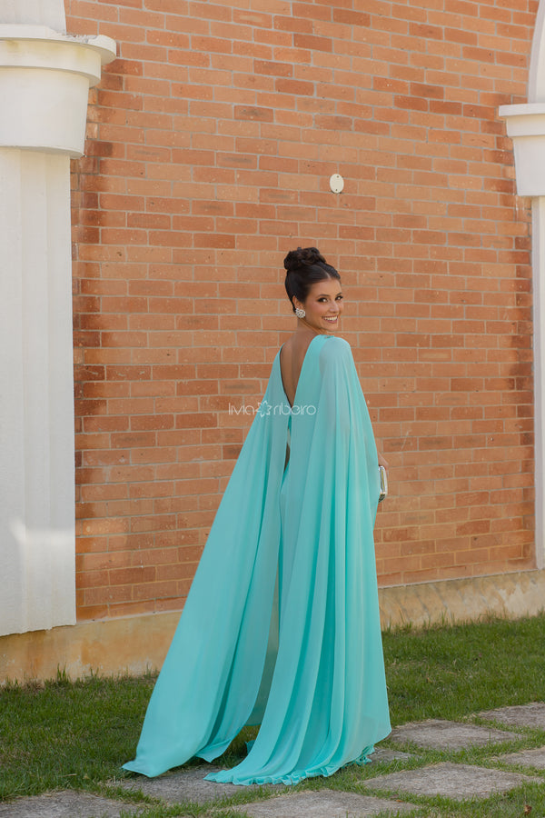 Vestido Lívia Ribeiro bordado centralizado na cintura e ombros com capa longa (DISPONÍVEL EM 25 DIAS)