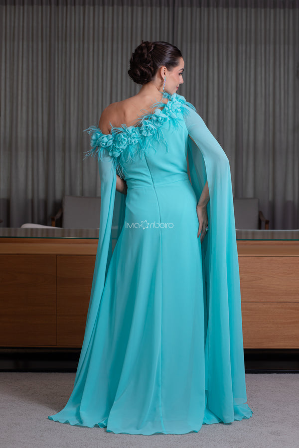 Vestido detalhe ombro a ombro, com flores e plumas | Lívia Ribeiro