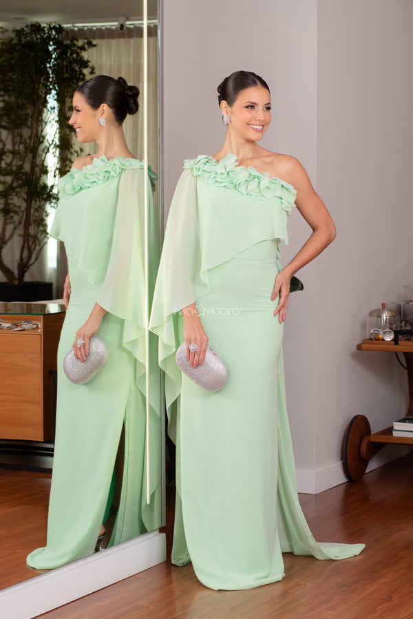 Vestido Lívia Ribeiro um ombro com flores e capa assimétrica