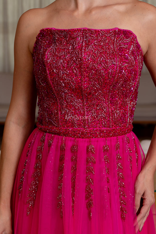 Vestido em tule francês tomara que caia com bordado