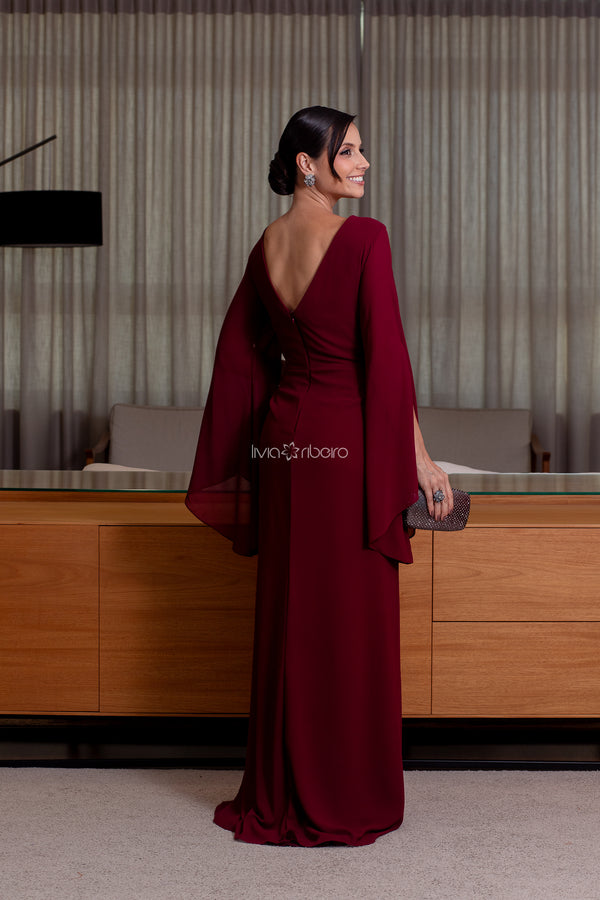 Vestido manga flare com bordado cintura e jabour na saia