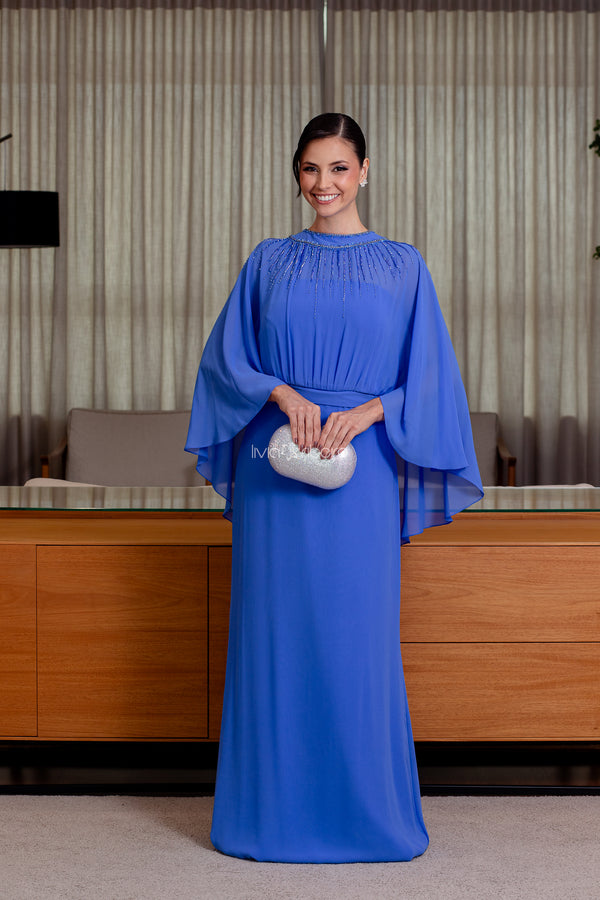 Vestido com bordado no decote descendo pelo busto e mangas fluidas