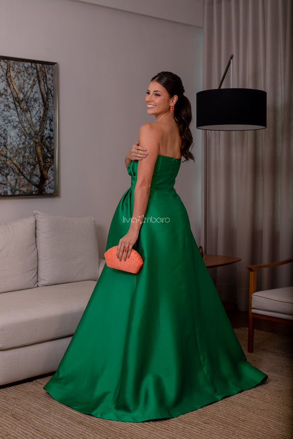 Vestido Lívia Ribeiro tomara que caia com detalhe de laço na cintura.