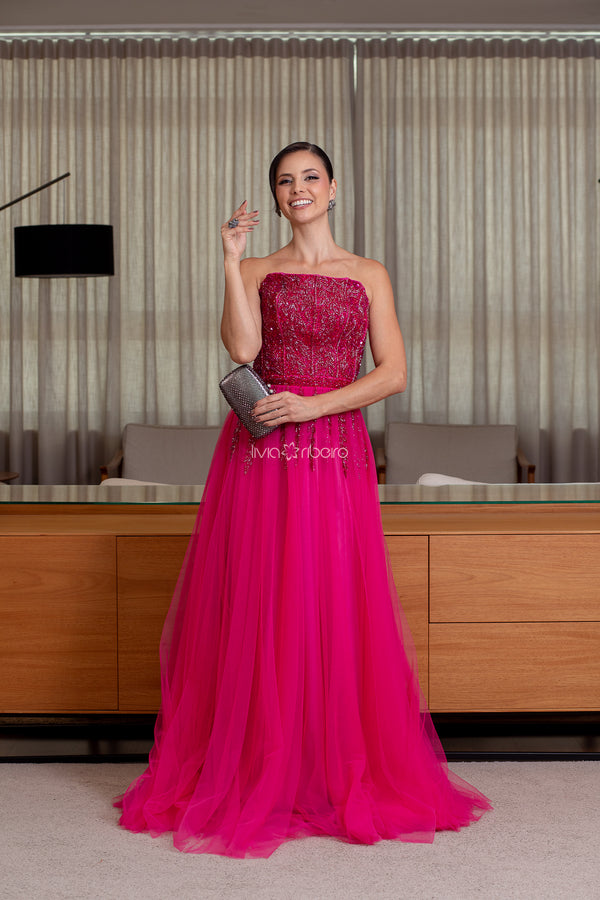 Vestido em tule francês tomara que caia com bordado