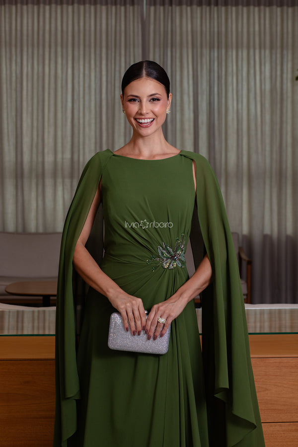 Vestido longo em crepe de seda, decote canoa com capa e bordado na cintura | Lívia Ribeiro