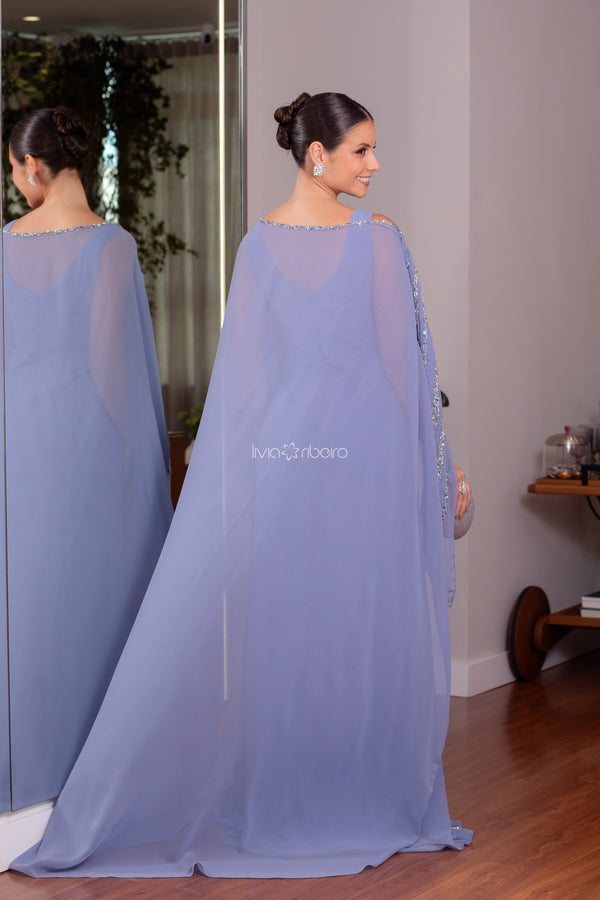 Vestido Lívia Ribeiro em crepe de seda capa longa bordado até a barra