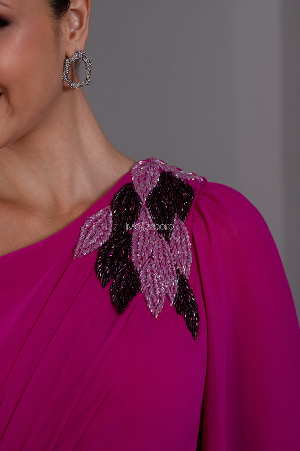 Vestido Longo de Um Ombro em Crepe com Bordado na Cintura e Ombro | Lívia Ribeiro