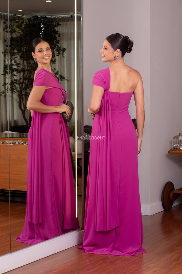 Vestido Lívia Ribeiro um ombro com capa e bordado lateral