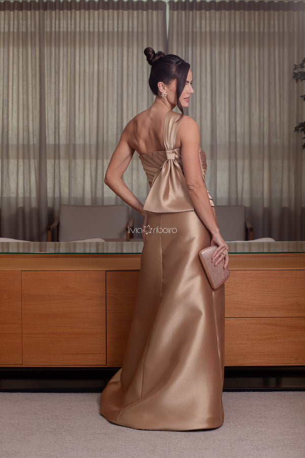Vestido em zibeline um ombro com bordado