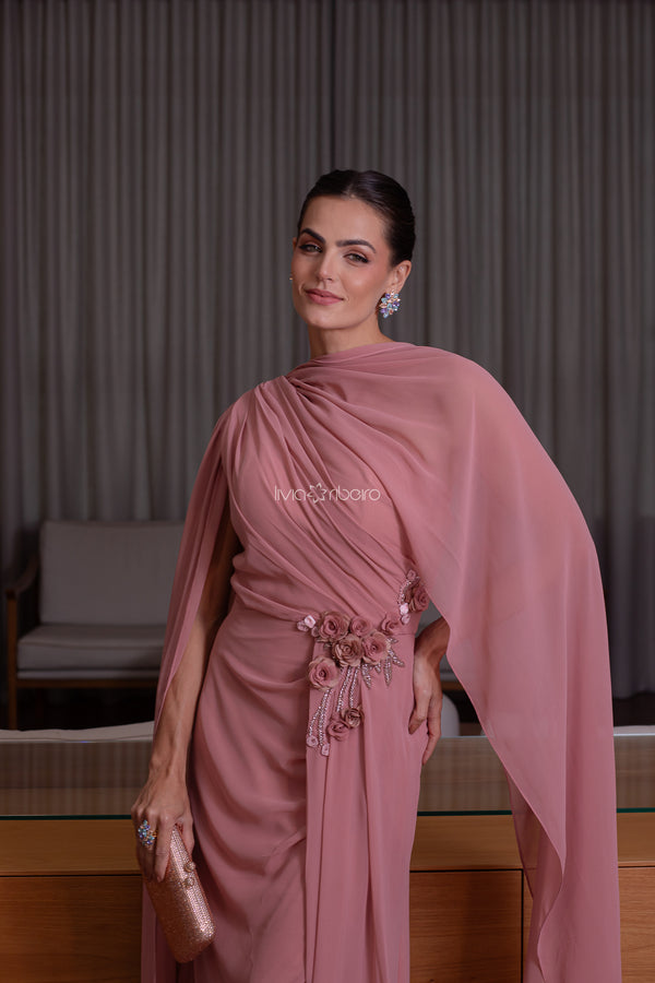 Vestido Lívia Ribeiro um ombro busto drapeado e flores na cintura
