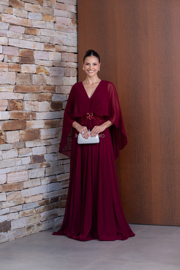 Vestido Lívia Ribeiro em crepe de seda com manga capa e bordado cintura